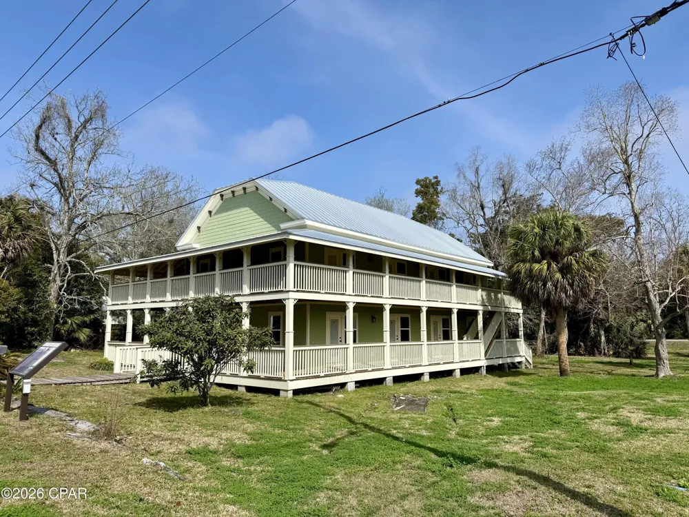 145 6th Street Apalachicola, FL 32320