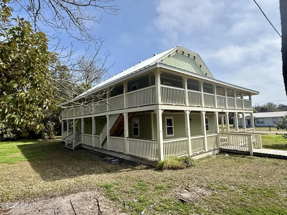 145 6th Street Apalachicola, FL 32320