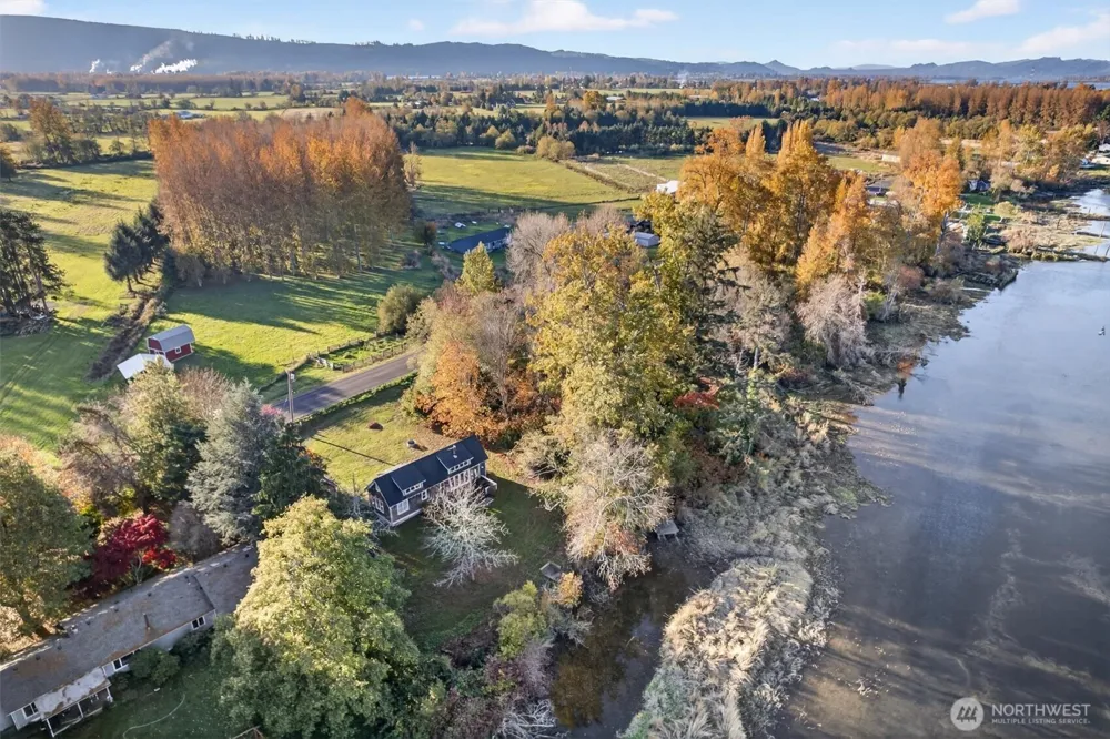 357 E Birnie Slough Road Cathlamet, WA 98612