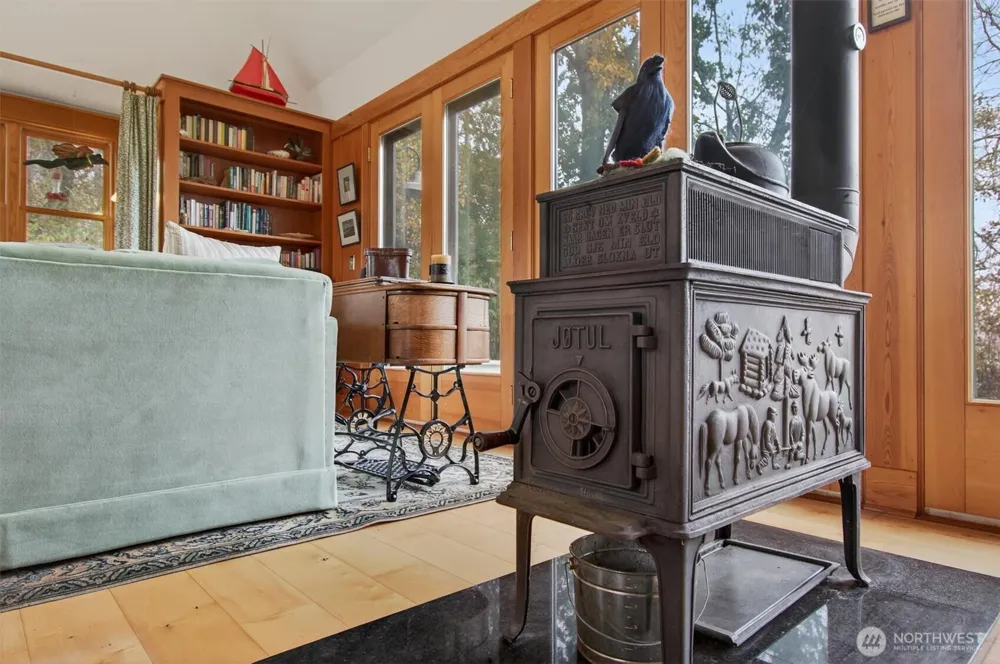 357 E Birnie Slough Road Cathlamet, WA 98612