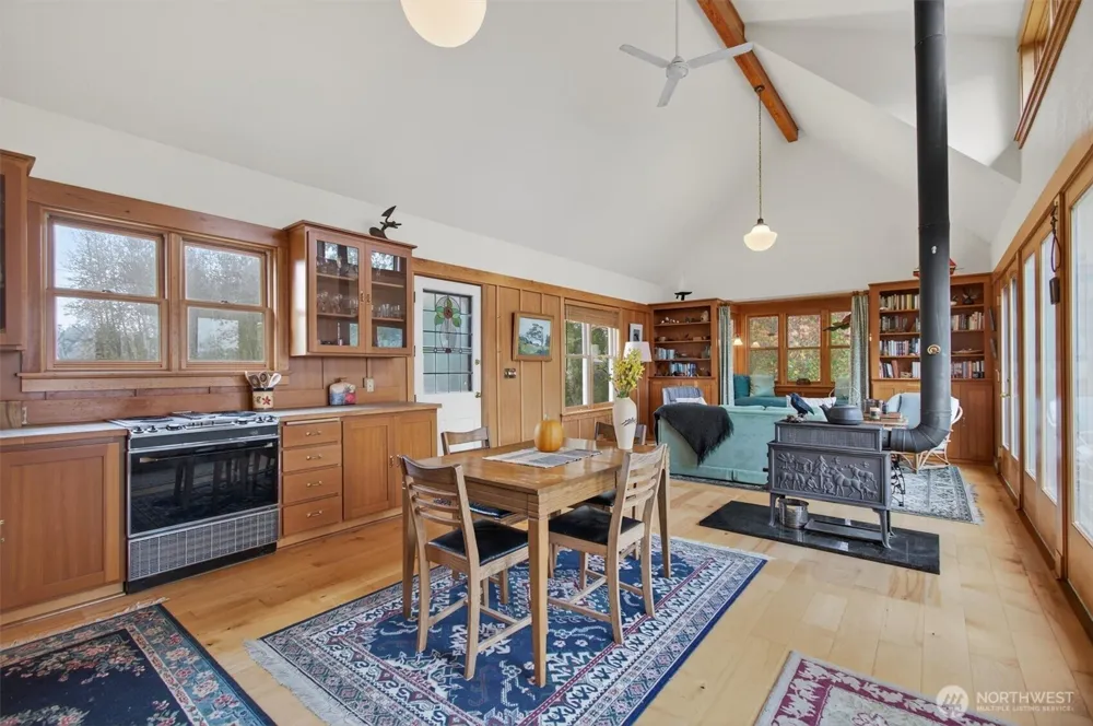 357 E Birnie Slough Road Cathlamet, WA 98612