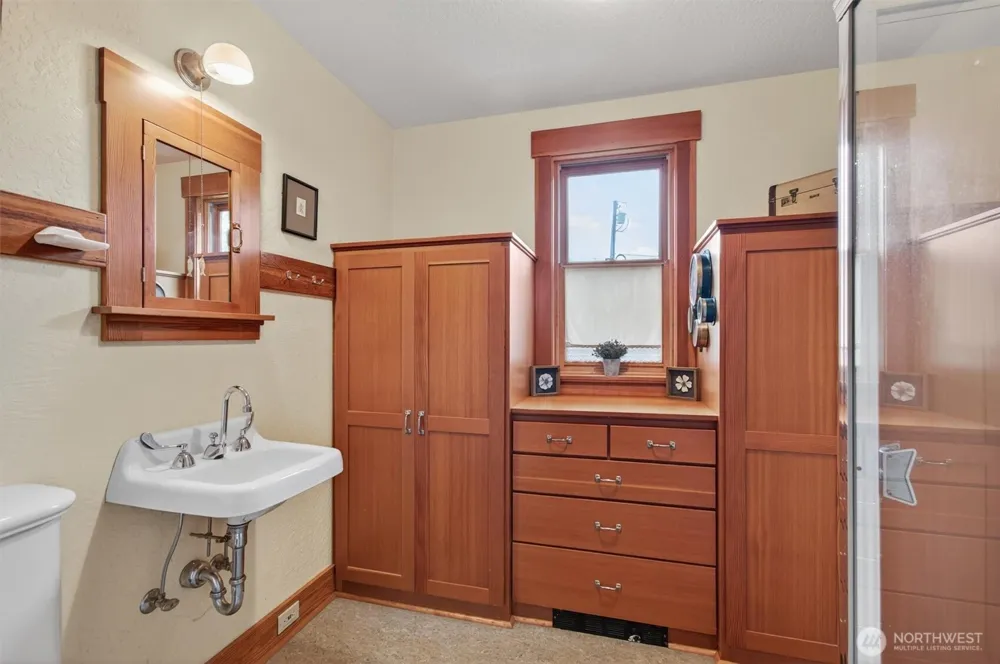 357 E Birnie Slough Road Cathlamet, WA 98612