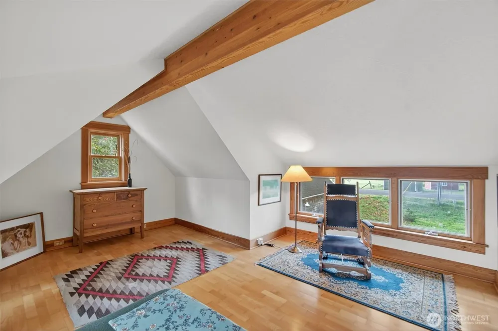 357 E Birnie Slough Road Cathlamet, WA 98612