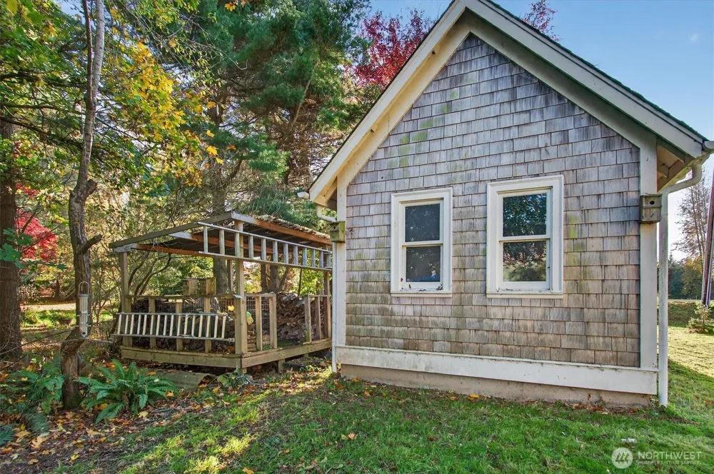 357 E Birnie Slough Road Cathlamet, WA 98612