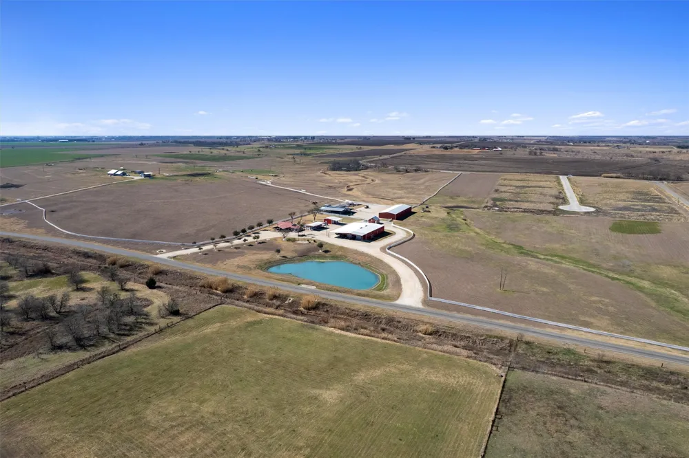 5300 County Road 424 Taylor, TX 76574