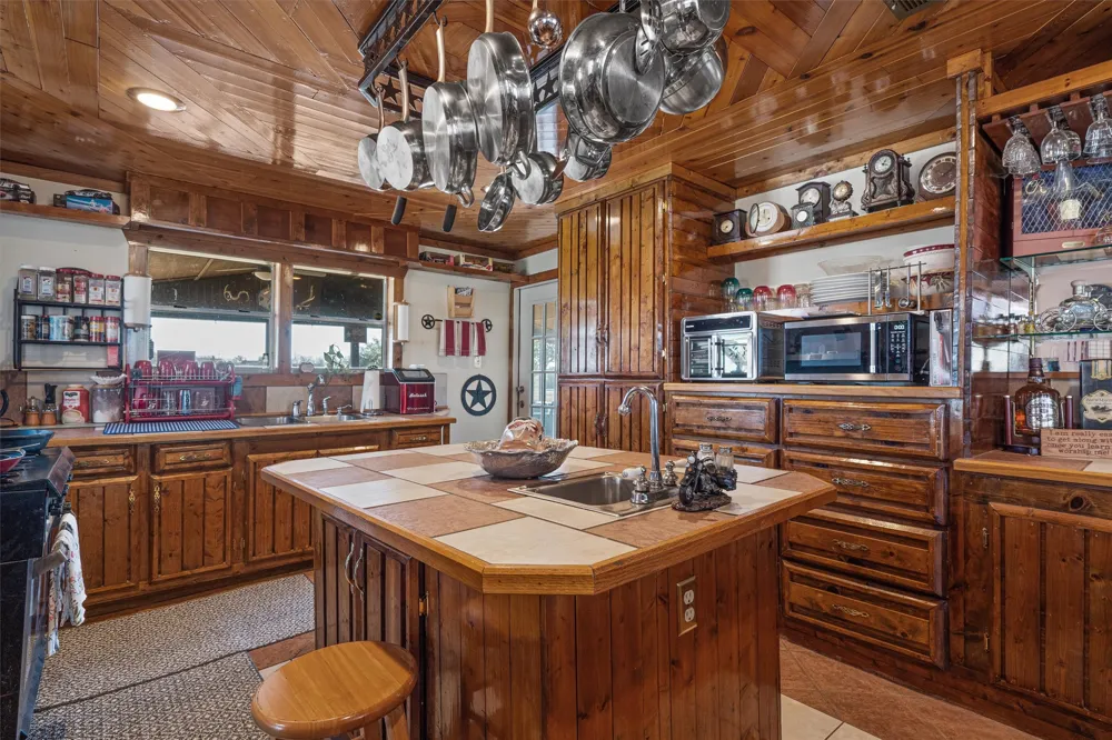 5300 County Road 424 Taylor, TX 76574