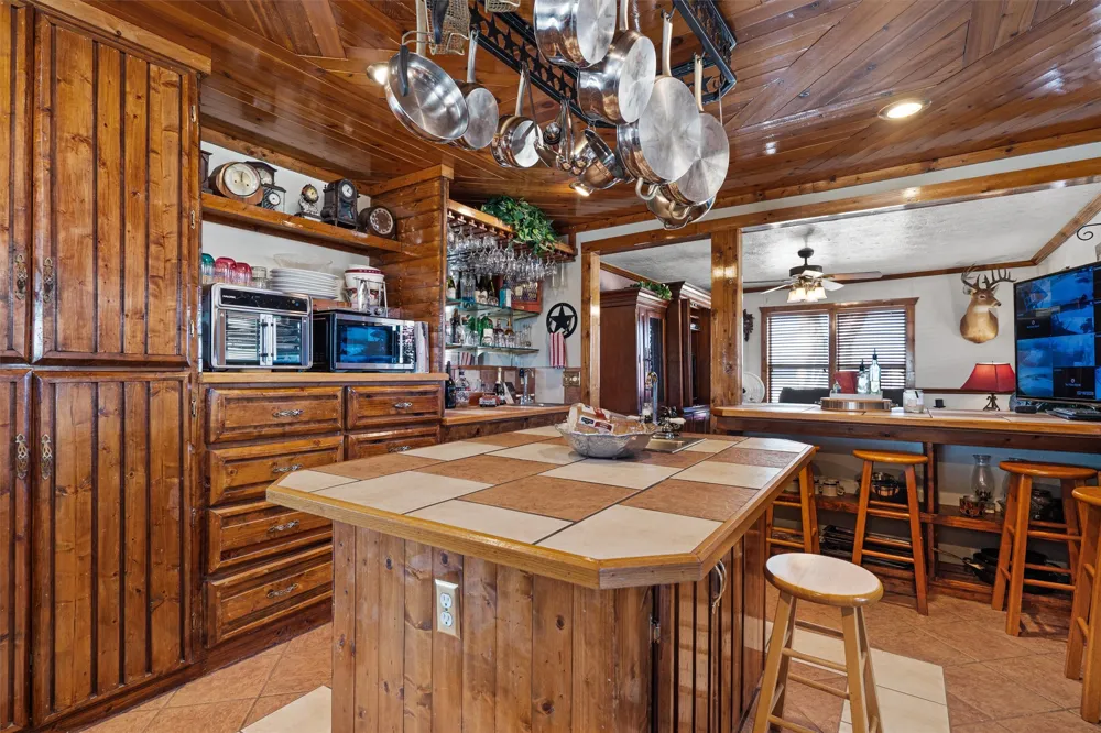 5300 County Road 424 Taylor, TX 76574