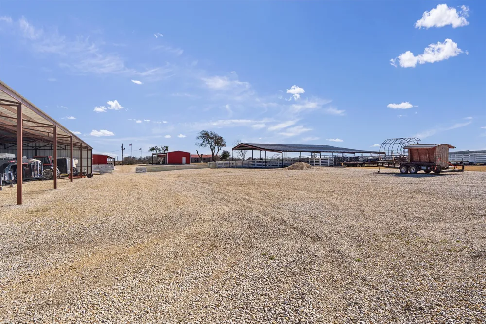 5300 County Road 424 Taylor, TX 76574