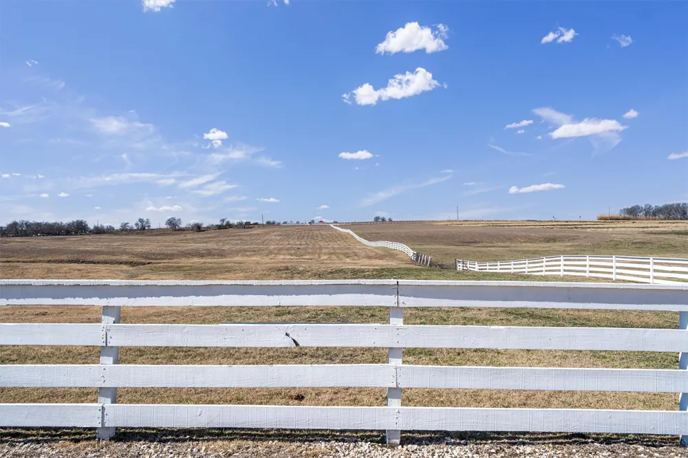 5300 County Road 424 Taylor, TX 76574