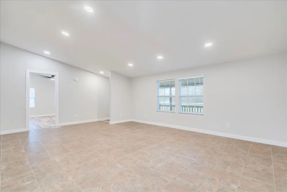 158 Shady Oaks Drive Dale, TX 78616