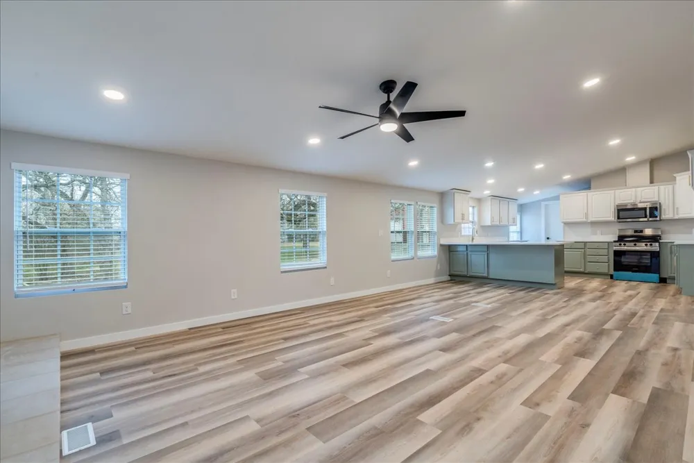158 Shady Oaks Drive Dale, TX 78616