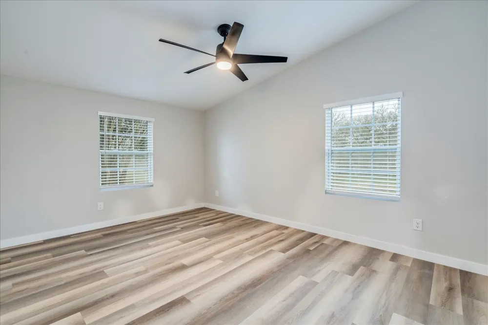 158 Shady Oaks Drive Dale, TX 78616
