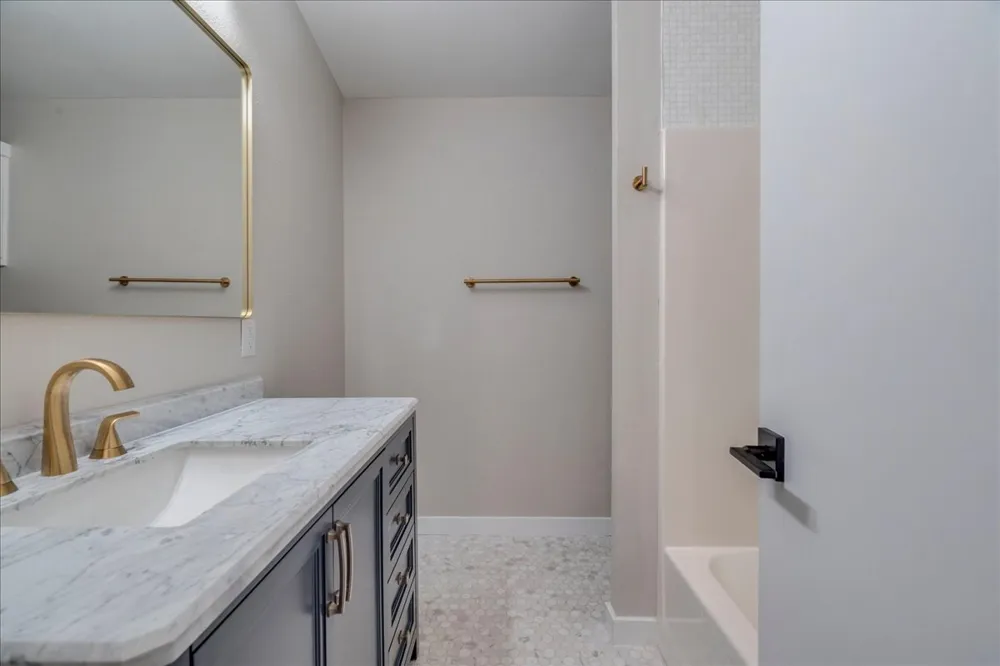 158 Shady Oaks Drive Dale, TX 78616