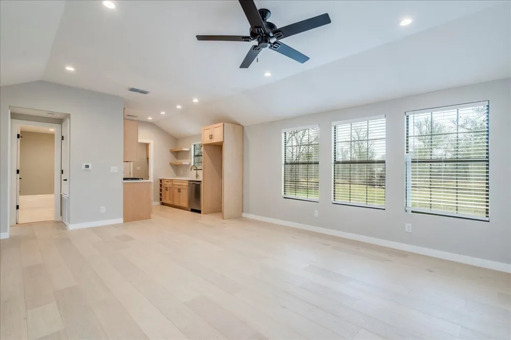 158 Shady Oaks Drive Dale, TX 78616