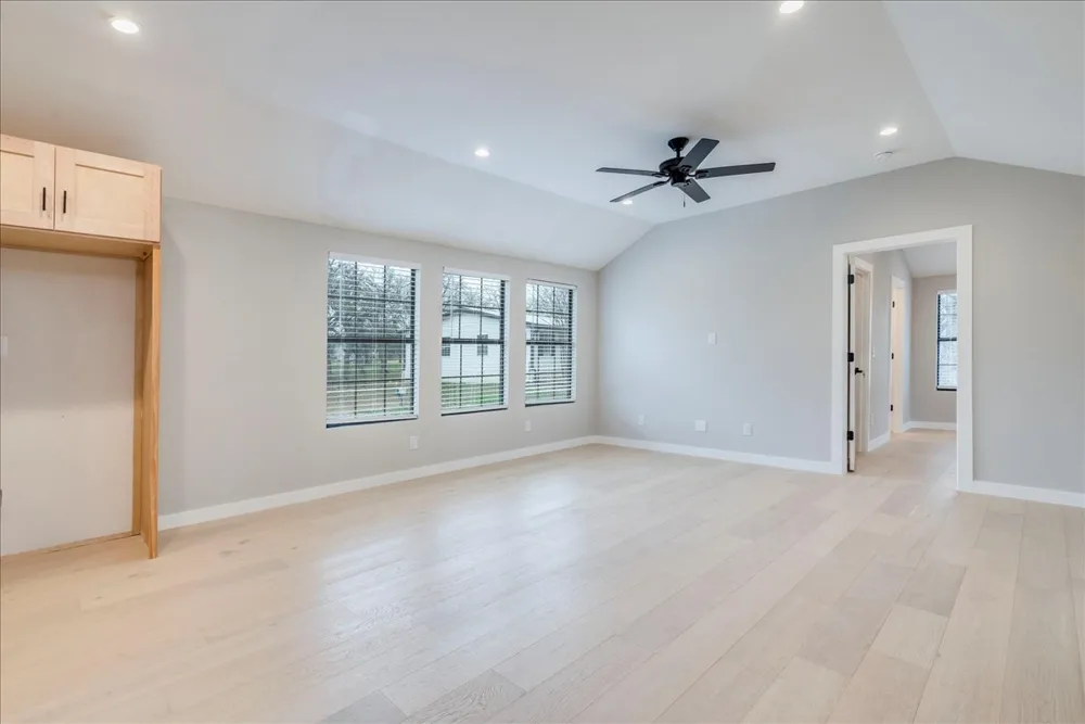 158 Shady Oaks Drive Dale, TX 78616