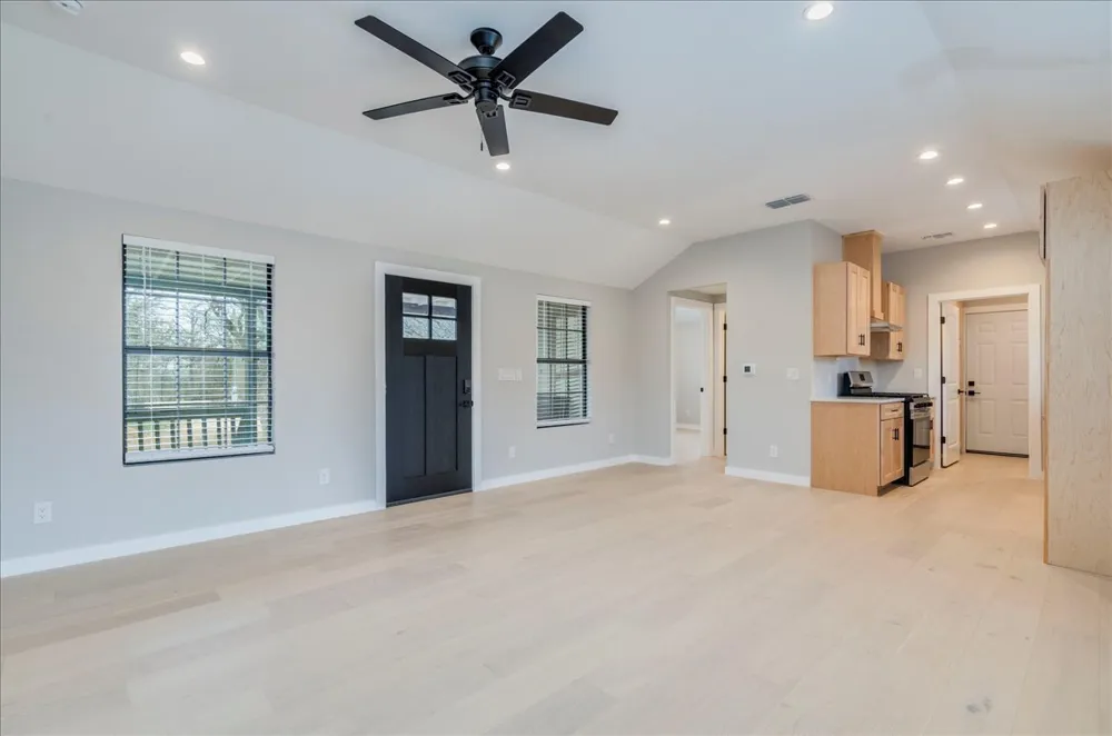 158 Shady Oaks Drive Dale, TX 78616