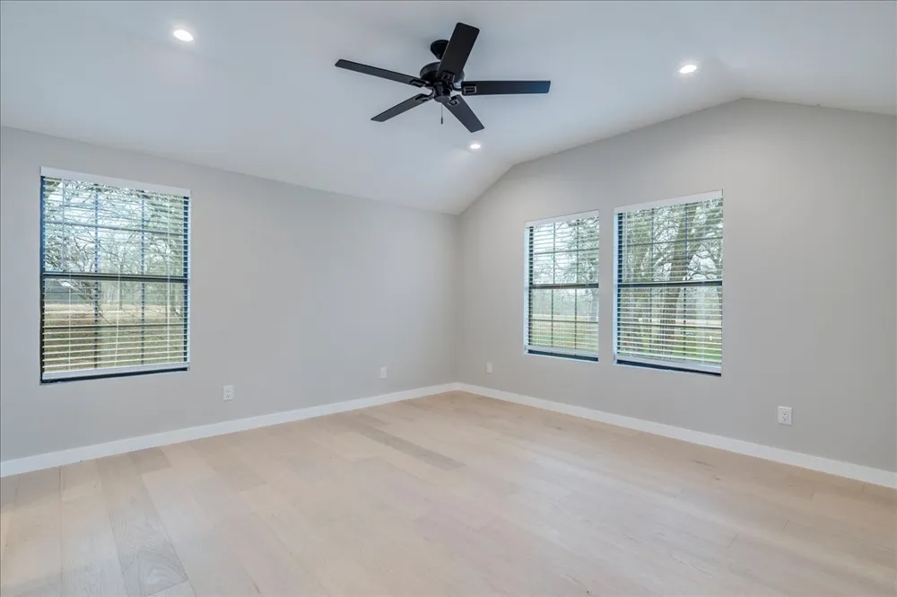 158 Shady Oaks Drive Dale, TX 78616