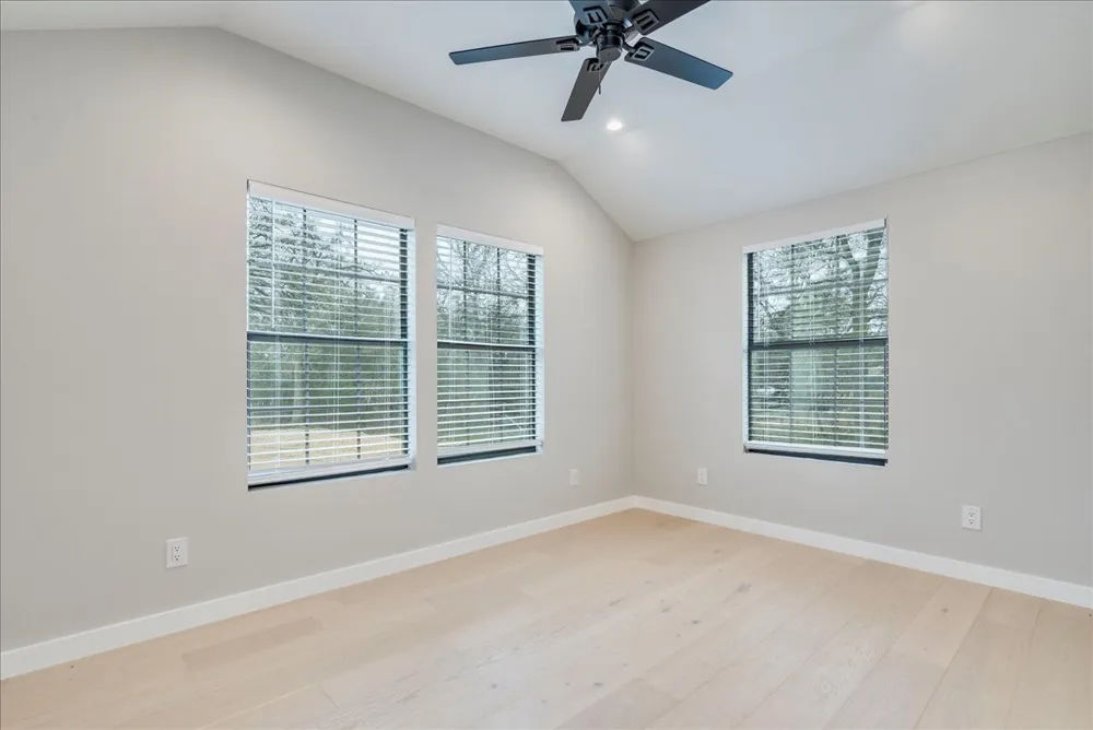 158 Shady Oaks Drive Dale, TX 78616