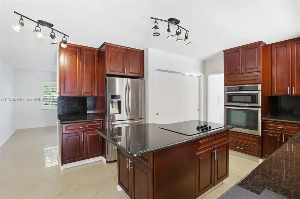 14721 SW 67th Ave Coral Gables, FL 33158