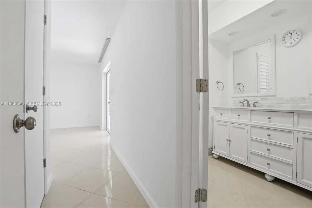 14721 SW 67th Ave Coral Gables, FL 33158