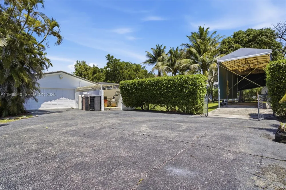 14721 SW 67th Ave Coral Gables, FL 33158