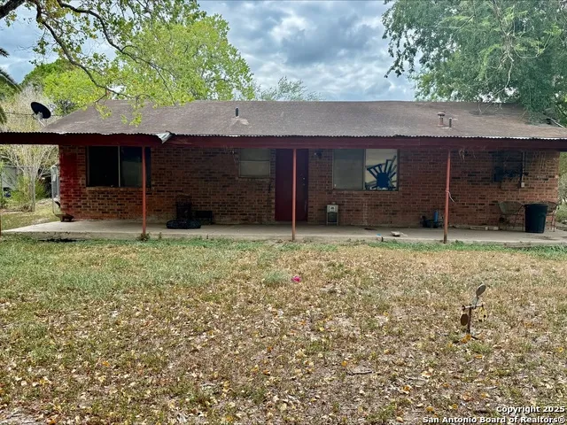 805 Continental Dr Three Rivers, TX 78071
