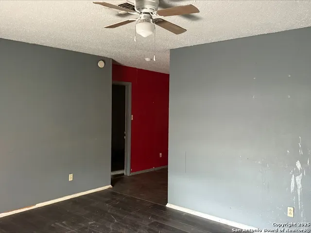 805 Continental Dr Three Rivers, TX 78071