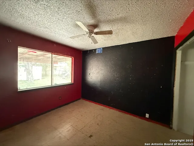 805 Continental Dr Three Rivers, TX 78071