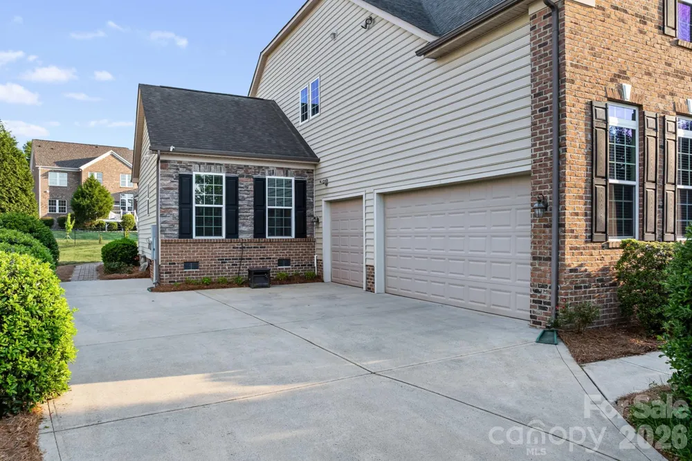 8480 Penton Place Harrisburg, NC 28075