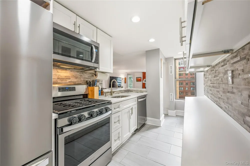 111 E 88th Street #10F New York (Manhattan), NY 10128