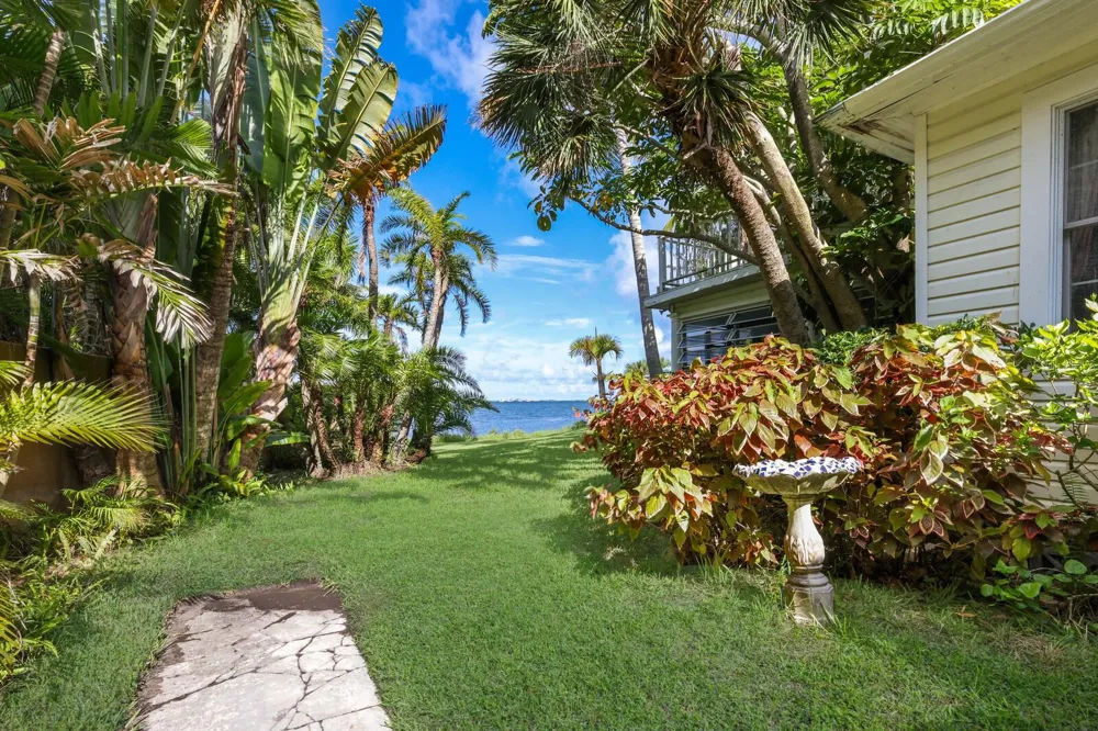 3301 BAY SHORE ROAD Sarasota, FL 34234