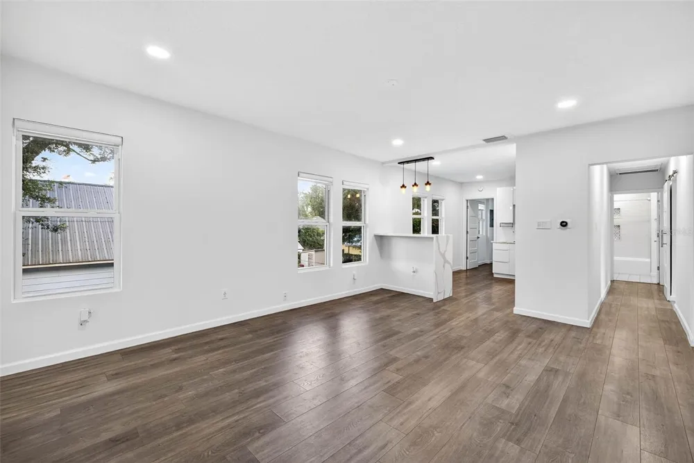 809 E BAKER STREET #A Tampa, FL 33603