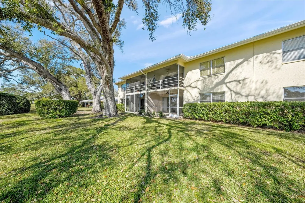 7860 PALM AIRE LANE #105 Sarasota, FL 34243