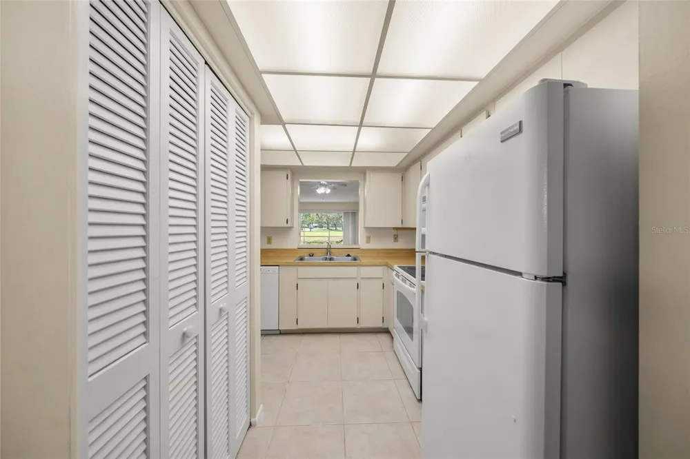 7860 PALM AIRE LANE #105 Sarasota, FL 34243