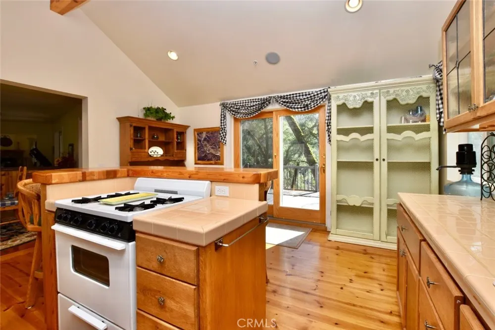 76450 Deer Pass Road Bradley, CA 93426
