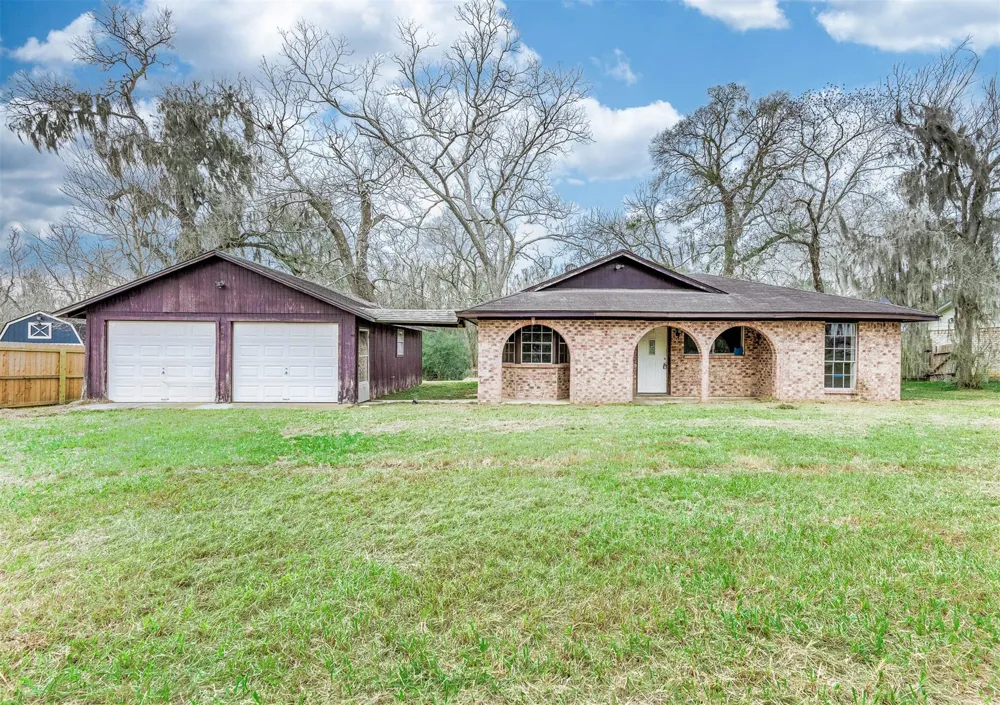1431 County Road 934 Sweeny, TX 77480
