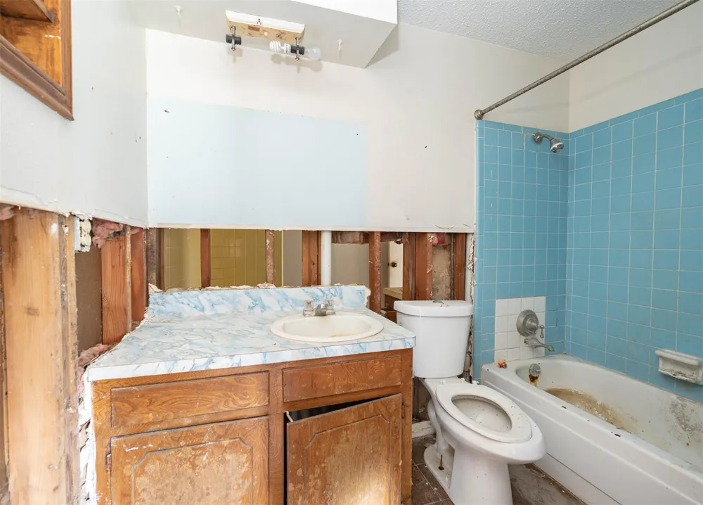 1431 County Road 934 Sweeny, TX 77480