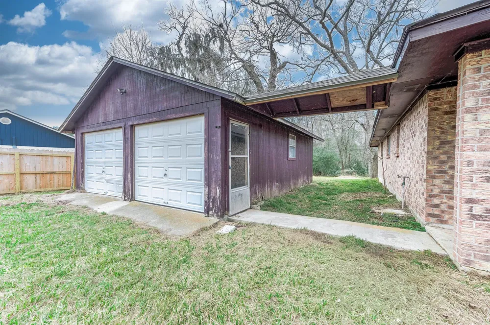 1431 County Road 934 Sweeny, TX 77480