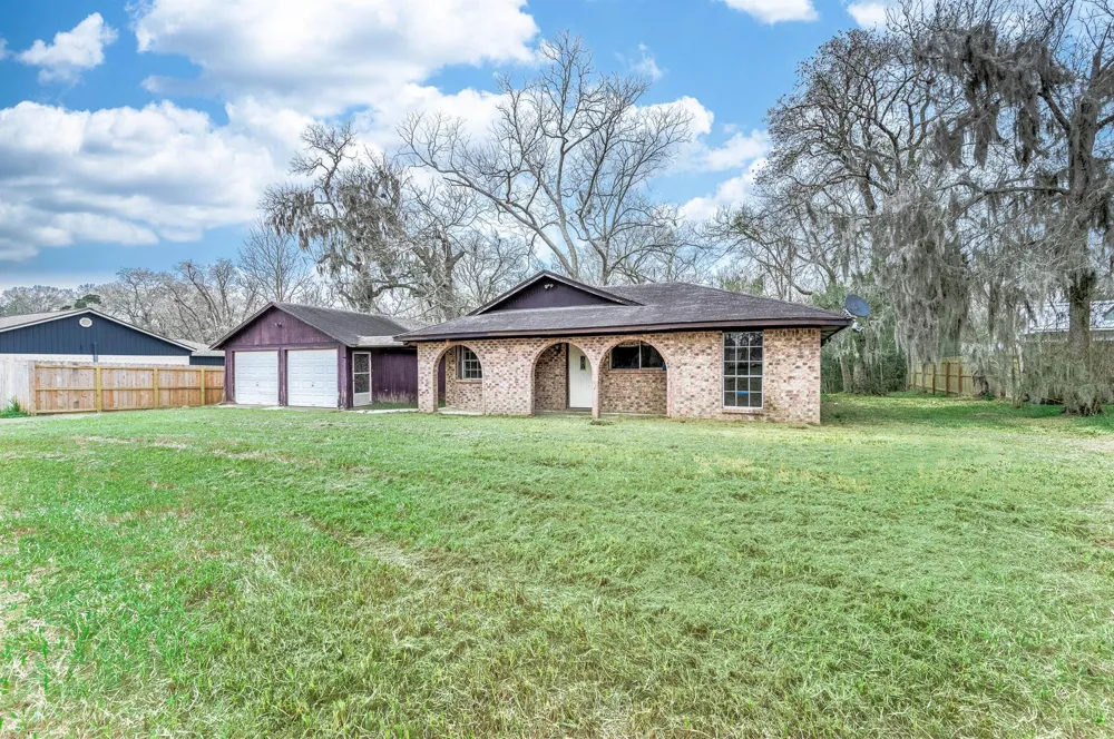 1431 County Road 934 Sweeny, TX 77480