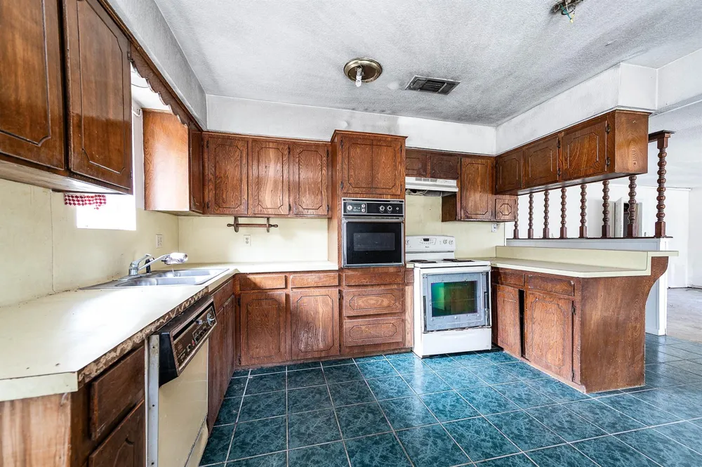 1431 County Road 934 Sweeny, TX 77480