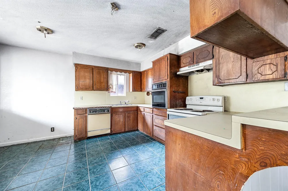 1431 County Road 934 Sweeny, TX 77480