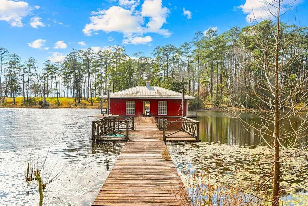29 E Lakeland Court Hillister, TX 77624