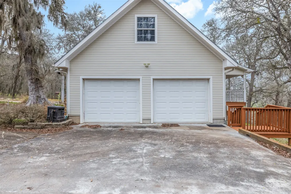 601 Country Club Court La Grange, TX 78945