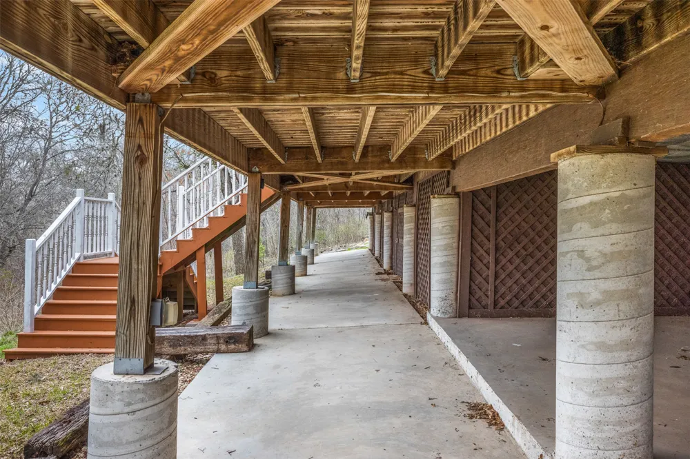 601 Country Club Court La Grange, TX 78945