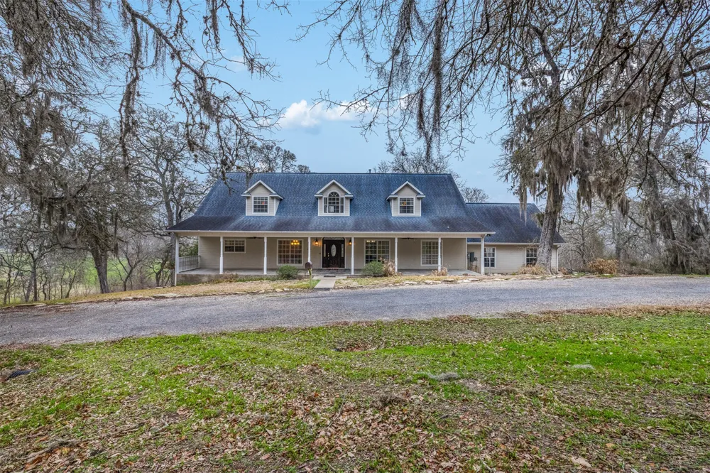 601 Country Club Court La Grange, TX 78945