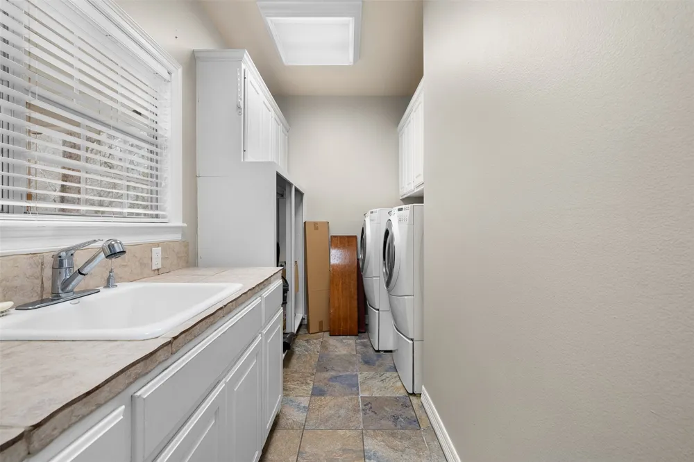 601 Country Club Court La Grange, TX 78945