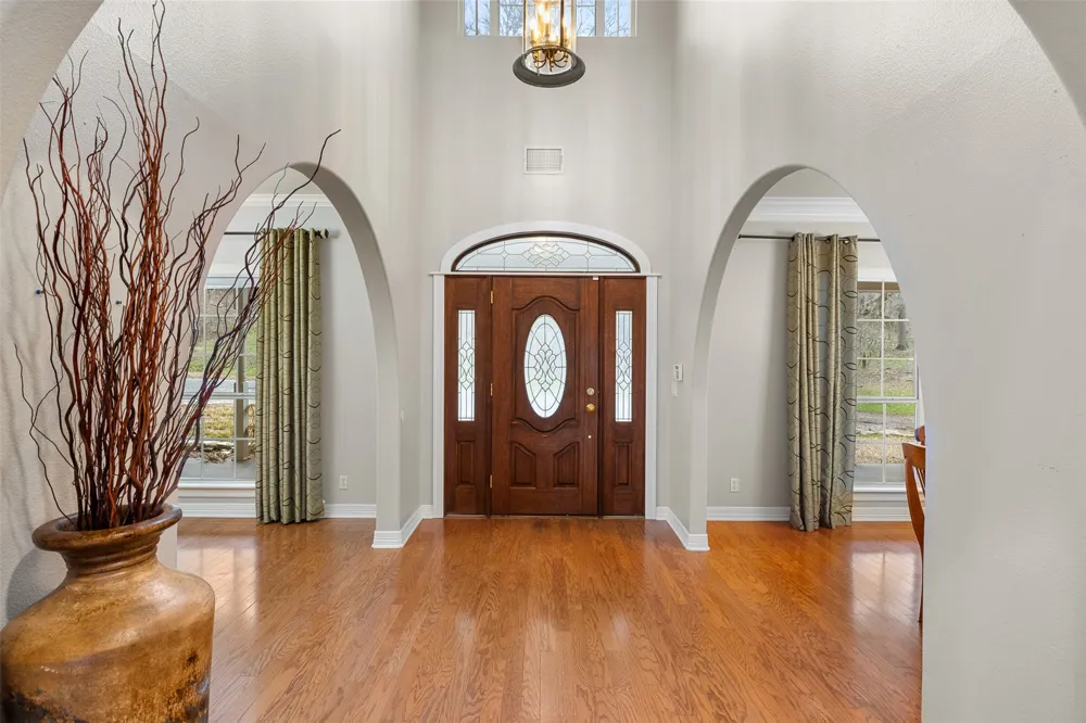 601 Country Club Court La Grange, TX 78945