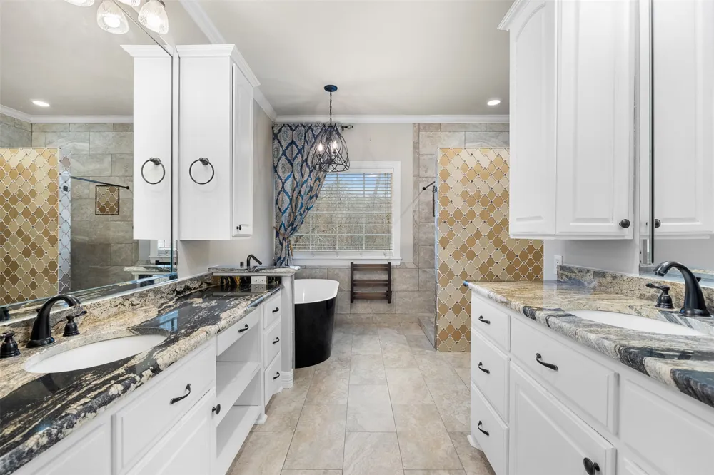 601 Country Club Court La Grange, TX 78945