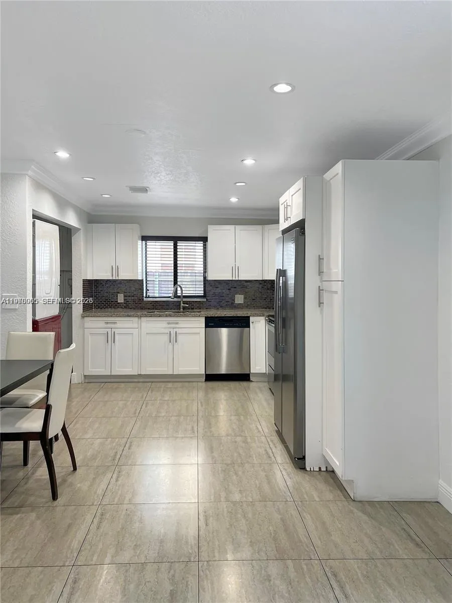 221 W 31st St Hialeah, FL 33012