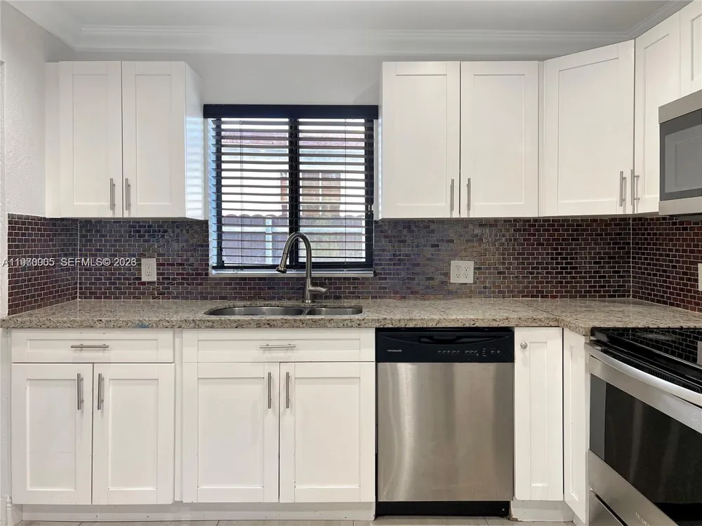 221 W 31st St Hialeah, FL 33012